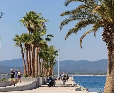 Villa, Avec Piscine, Proche Mer, Gare Et Commerce Villa *