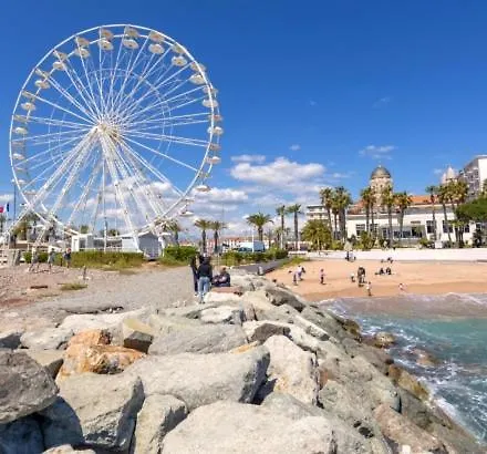 Villa, Avec Piscine, Proche Mer, Gare Et Commerce Villa *