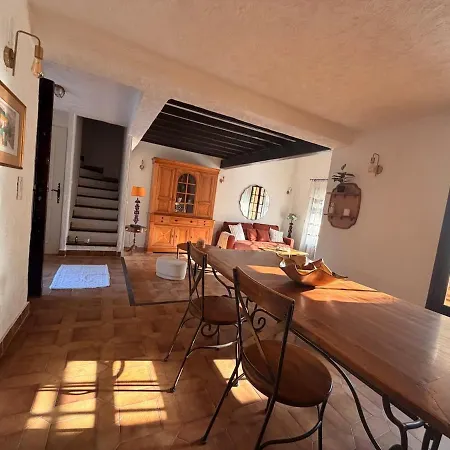 Villa, Avec Piscine, Proche Mer, Gare Et Commerce Villa *